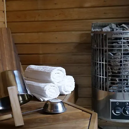 Huoneisto Seaview Loft With Private Balcony And Sauna